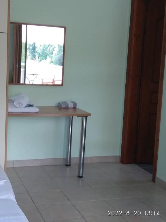 Postel nebo postele na pokoji v ubytování Roula Rooms