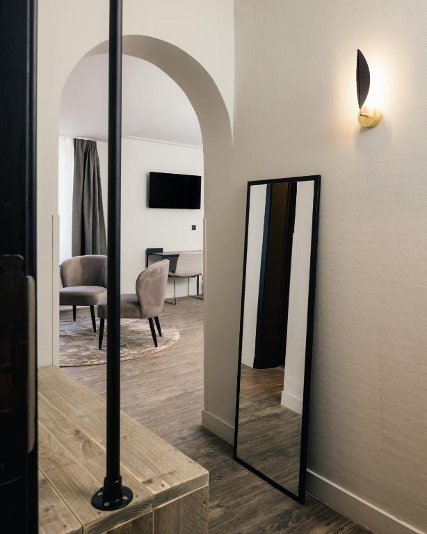 TV a/nebo společenská místnost v ubytování Hotel Au lit des ours