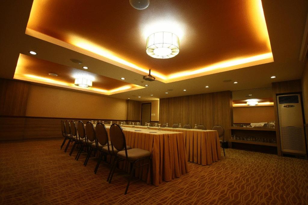 Konferenční prostory v ubytování One Tagaytay Place Hotel Suites OFFICIAL ACCOUNT