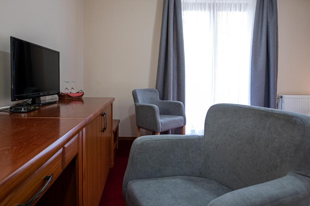 TV a/nebo společenská místnost v ubytování Hotel Vila Lago