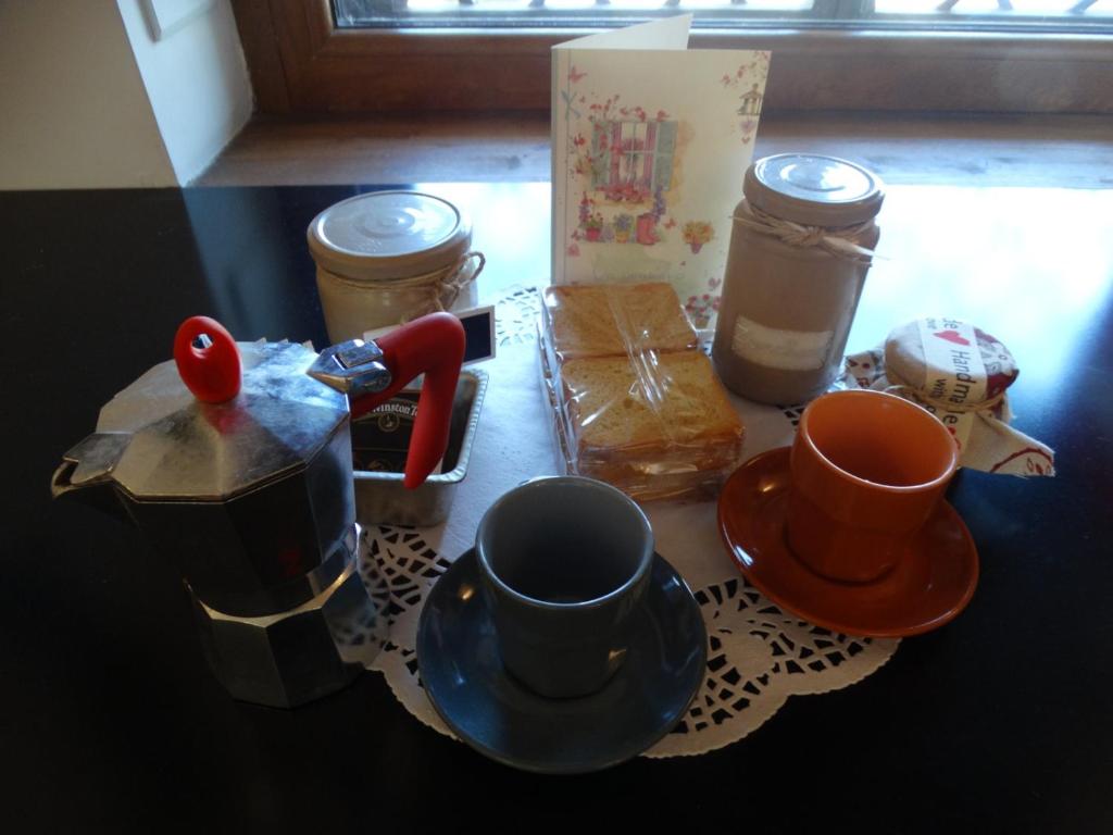 Coffee and tea making facilities at A casa di Delia - stazione Fidene