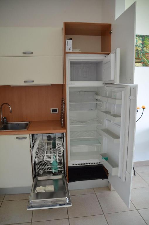 Kuchyňa alebo kuchynka v ubytovaní Ferienwohnung-Casa-Uta-Gardasee-Limone-Tremosine