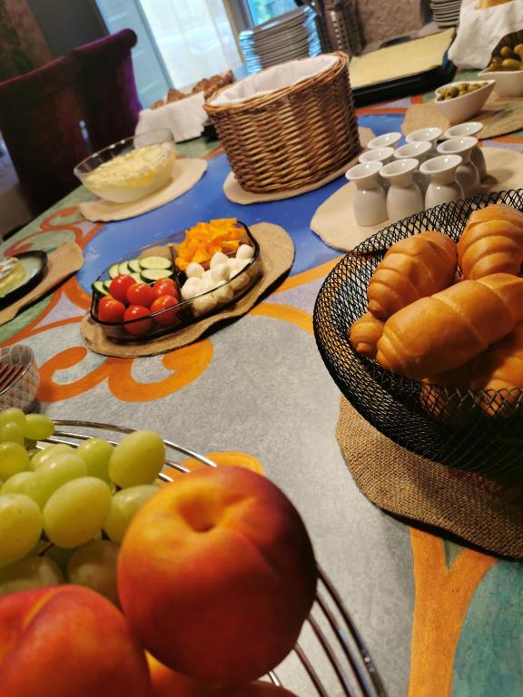 Jedlo v ubytovaní bed & breakfast alebo blízkom okolí