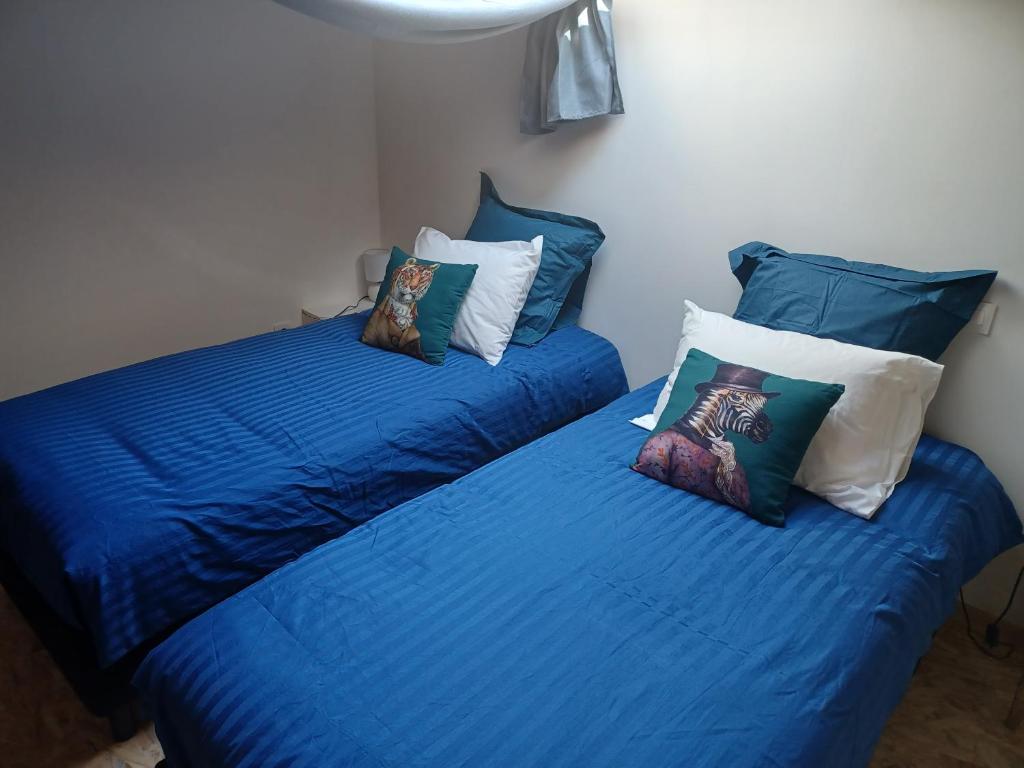 Postel nebo postele na pokoji v ubytování Chambre d'Emma