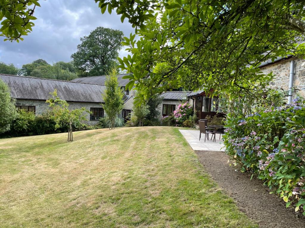 Light & airy two bed lodge in Devon countryside