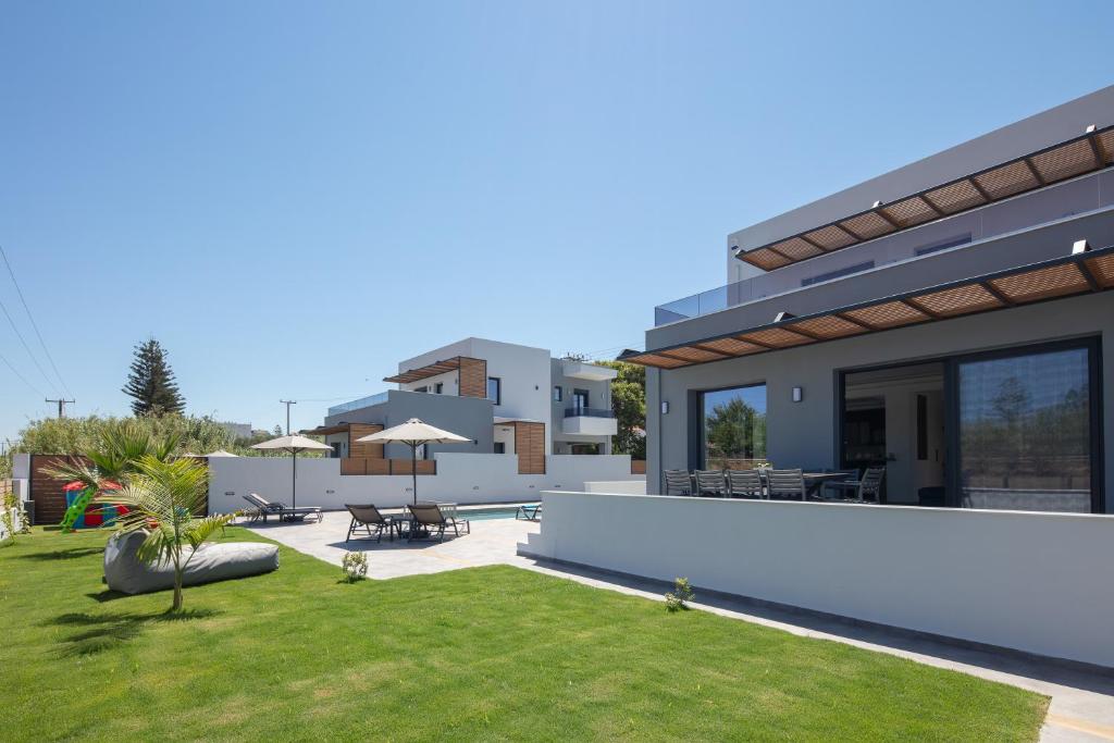 Sunnyside Villas, ideal for vibrant stays,By ThinkVilla, Pigianos