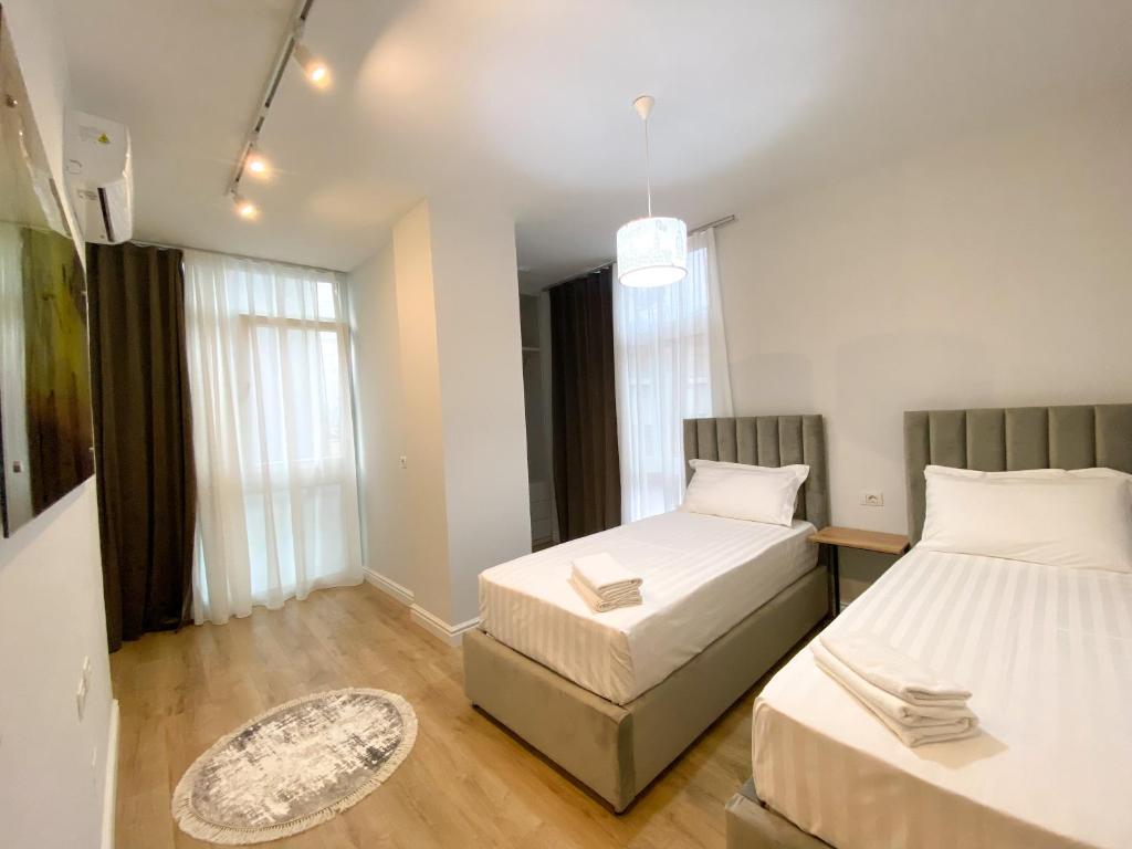 Centrally located Glamorous Bright APT near Bazaar - Imazhi 2