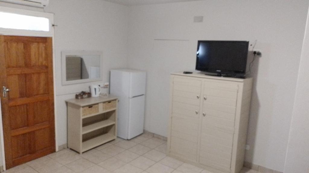 Larochelle Guesthouse - Habitación Doble Con Baño Privado