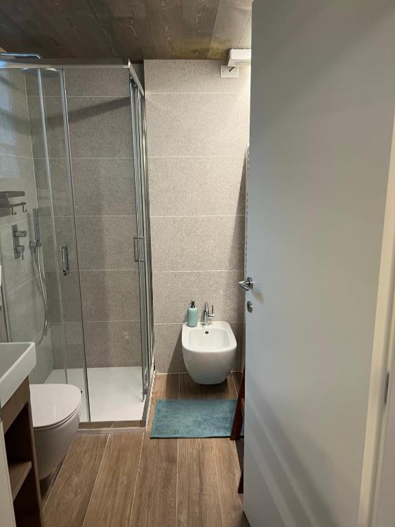 Kúpeľňa v ubytovaní BelAbrì - central charme&comfort -mansarde e appartamento