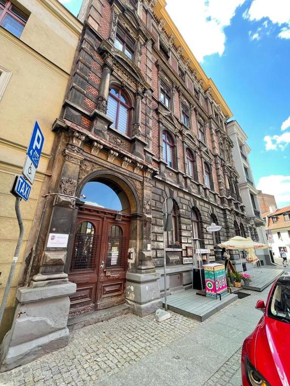 Budynek, w którym mieści się apartament