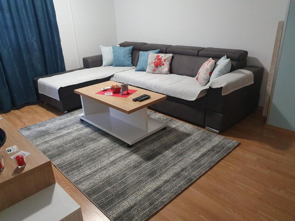 a living room with a couch and a coffee table at Apartman Dada in Bijeljina