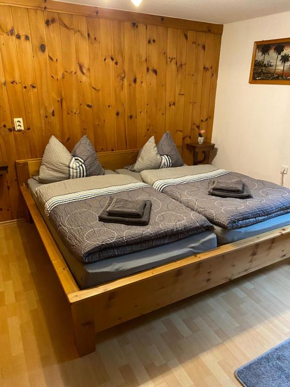 Postel nebo postele na pokoji v ubytování Ferienhaus zum Ulfenbachtal