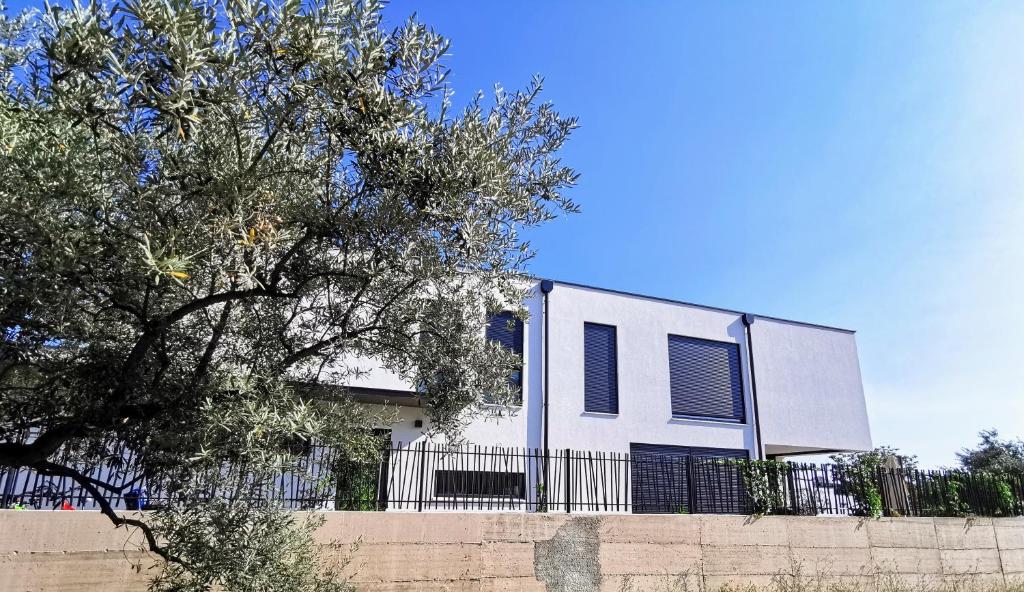 Holiday House Sukošan Zadar - Maison De Ville De Trois Chambres
