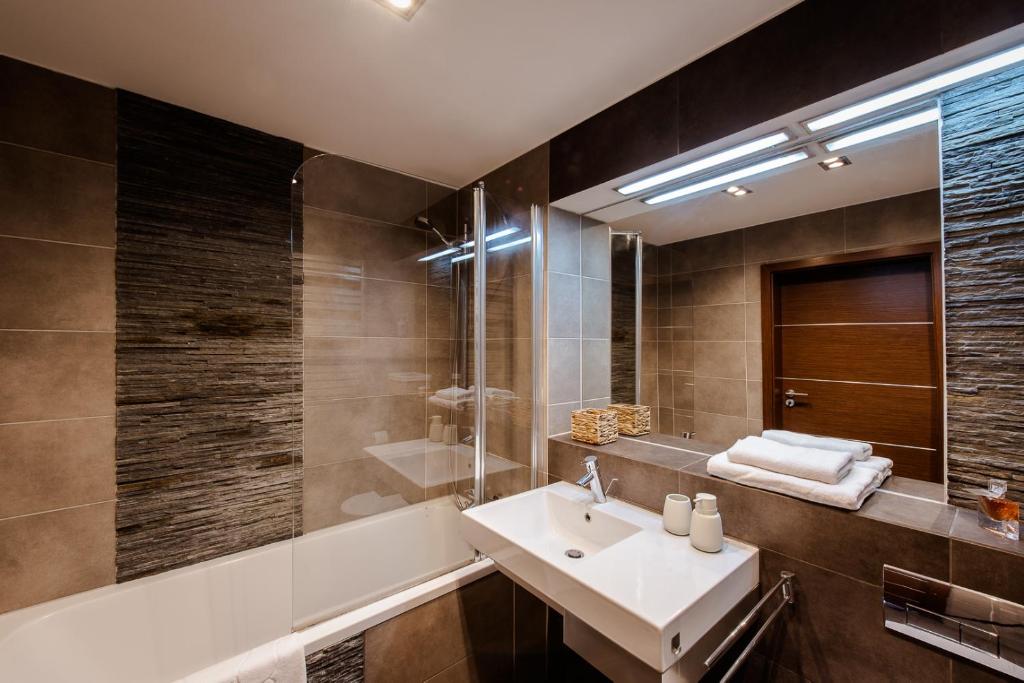 Kúpeľňa v ubytovaní Spacious apartment close to Main Station / Galeria Krakowska