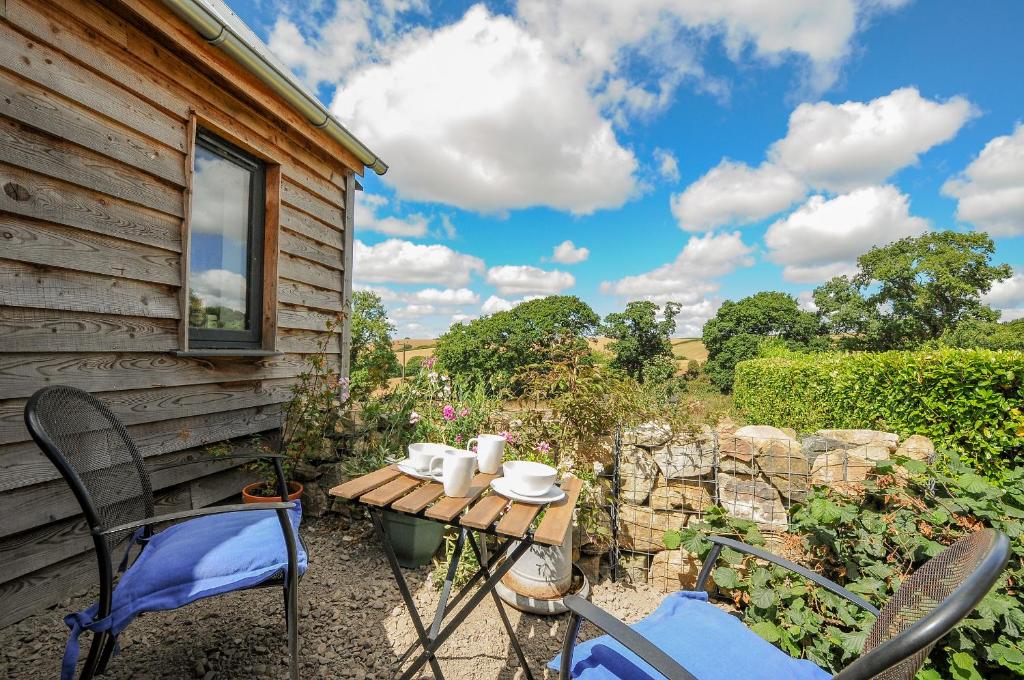 a table and chairs on the patio of a house at Lillemor in Okehampton