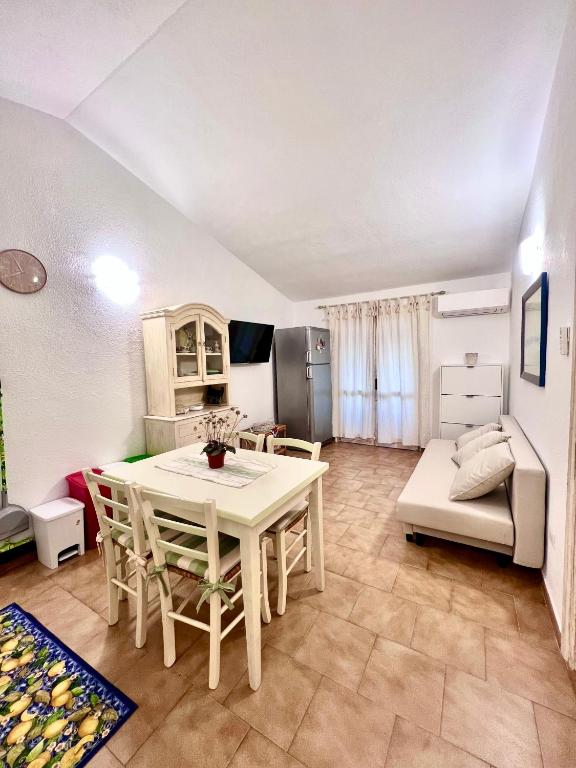 DOMUS HENRICUS -THREEROOM APARTMENT IN PORTO POLLO