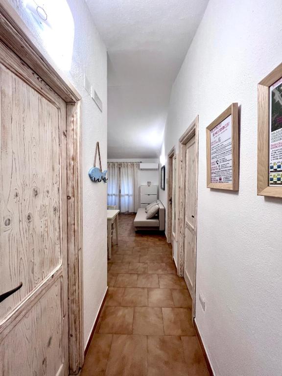 DOMUS HENRICUS -THREEROOM APARTMENT IN PORTO POLLO 400 Meters from the sea - Apartamento De Dos Dormitorios
