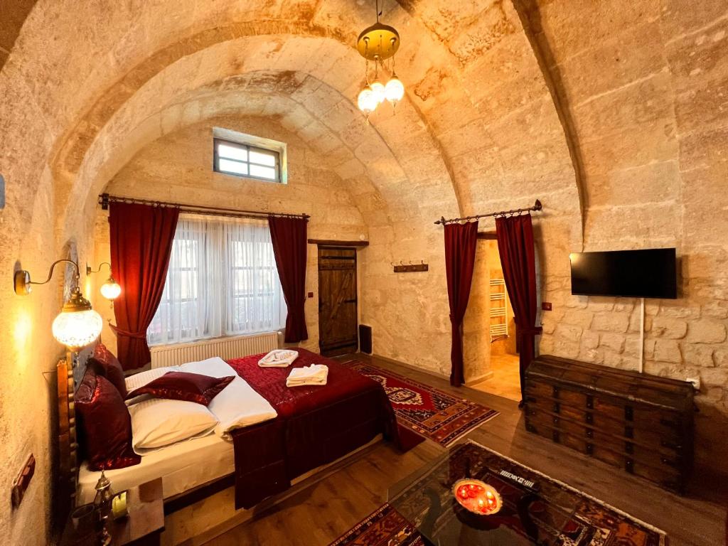 Shadow Cave House - King Room With Balcony
