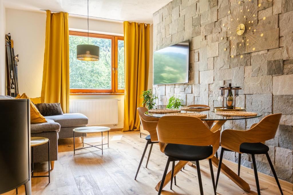 a kitchen and dining room with a table and chairs at Apartmán Líštička in Mýto pod Ďumbierom