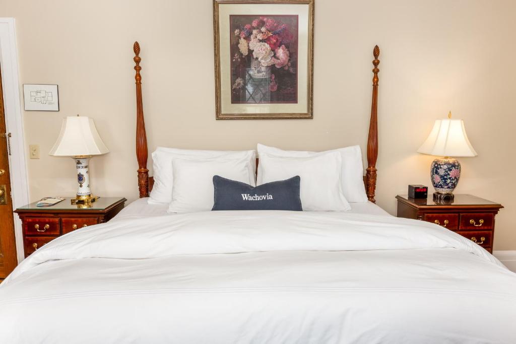 The Shaffner Inn - Deluxe King Room