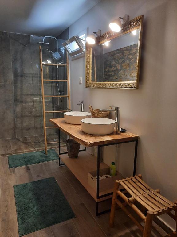 a bathroom with two sinks and a shower at L'ILE DES PREVOTS in Crosne