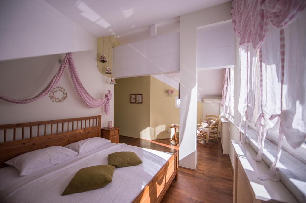 Postel nebo postele na pokoji v ubytování Guesthouse Trajbar Team