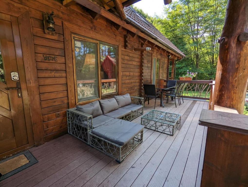 Patio nebo venkovní prostory v ubytování The Little Mountain Cabin