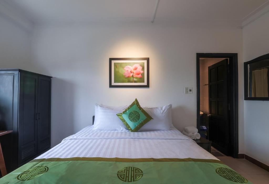 Purple Hue - Charming Riverside - 3