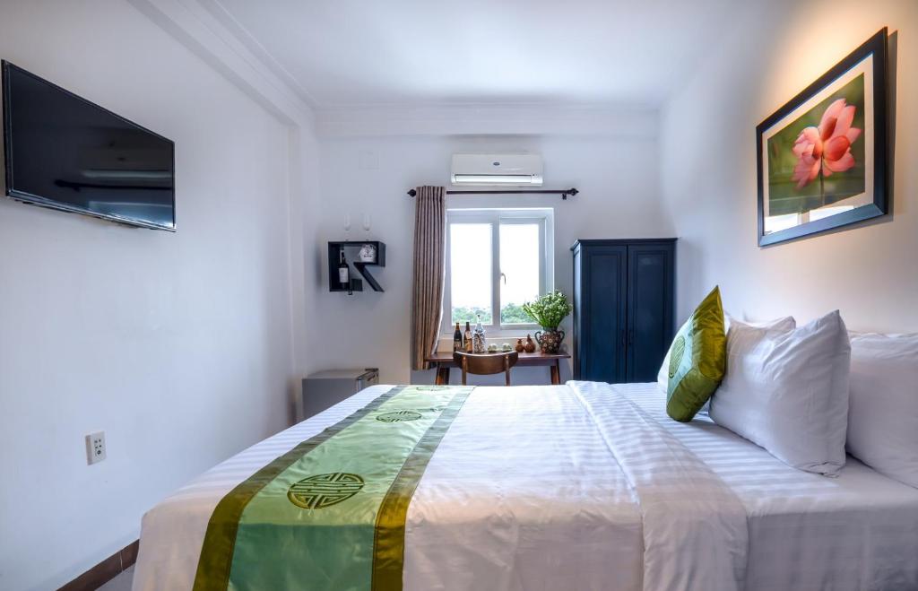 Purple Hue - Charming Riverside - 17