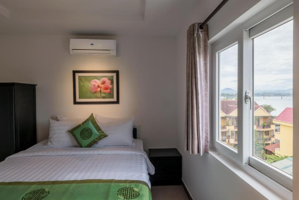 Purple Hue - Charming Riverside - 16