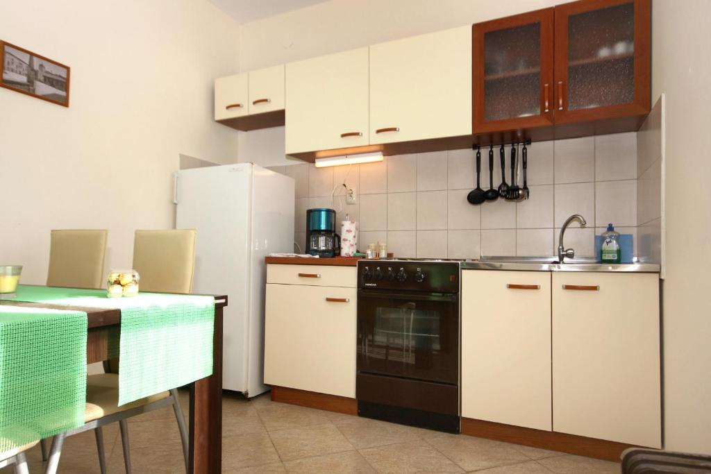 Fotografia z galérie ubytovania Apartment Arbanija 9423a v Trogiri