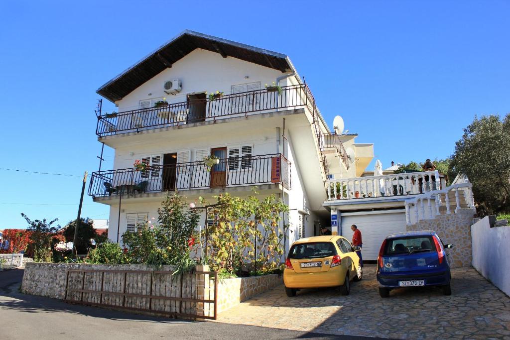 Apartments with parking space Mastrinka, Ciovo - 9428