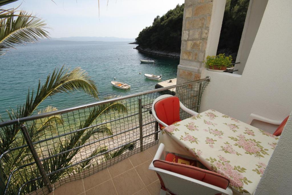 Fotografie z fotogalerie ubytování Seaside secluded apartments Cove Smokvina, Hvar - 9501 v destinaci Bogomolje
