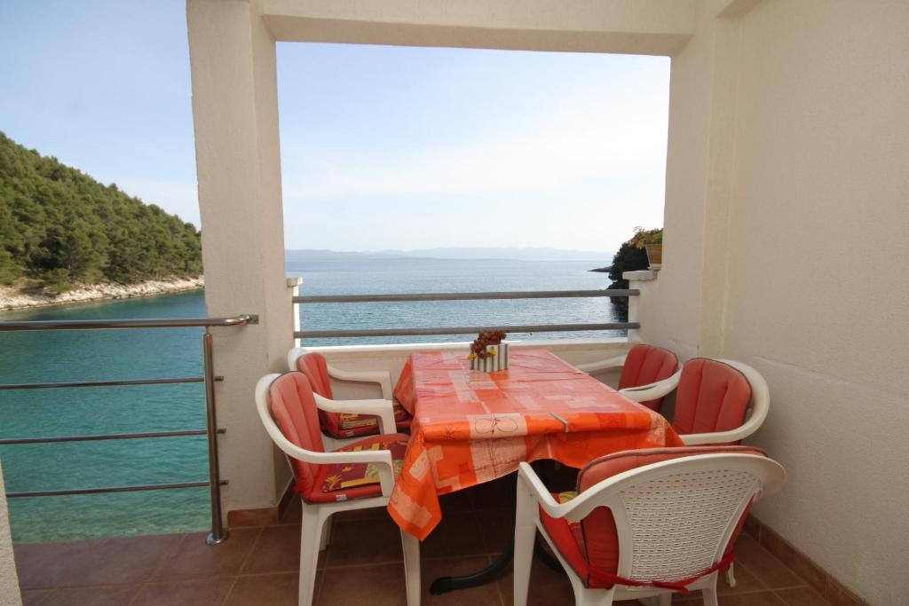 Fotografie z fotogalerie ubytování Seaside secluded apartments Cove Smokvina, Hvar - 9501 v destinaci Bogomolje