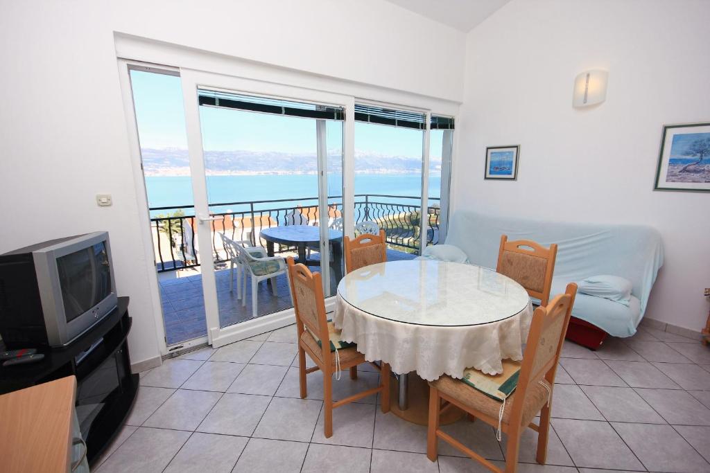 Fotografie z fotogalerie ubytování Apartments by the sea Slatine, Ciovo - 9433 v Trogiru