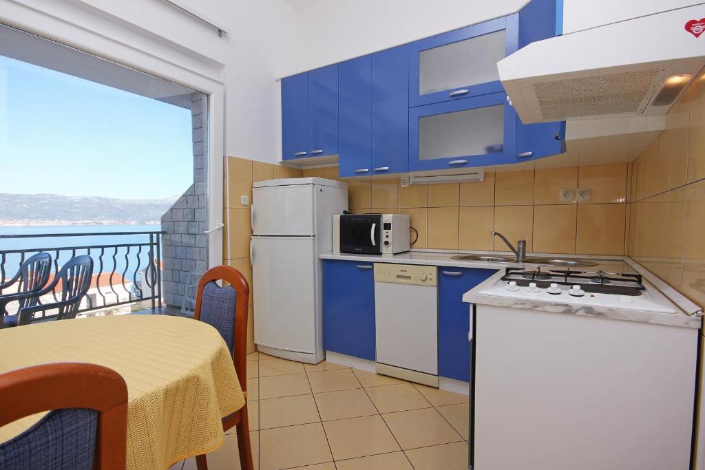 Fotografie z fotogalerie ubytování Apartments by the sea Slatine, Ciovo - 9433 v Trogiru