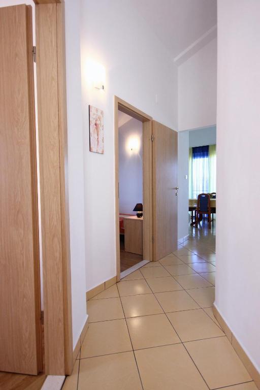 Fotografie z fotogalerie ubytování Apartments by the sea Slatine, Ciovo - 9433 v Trogiru