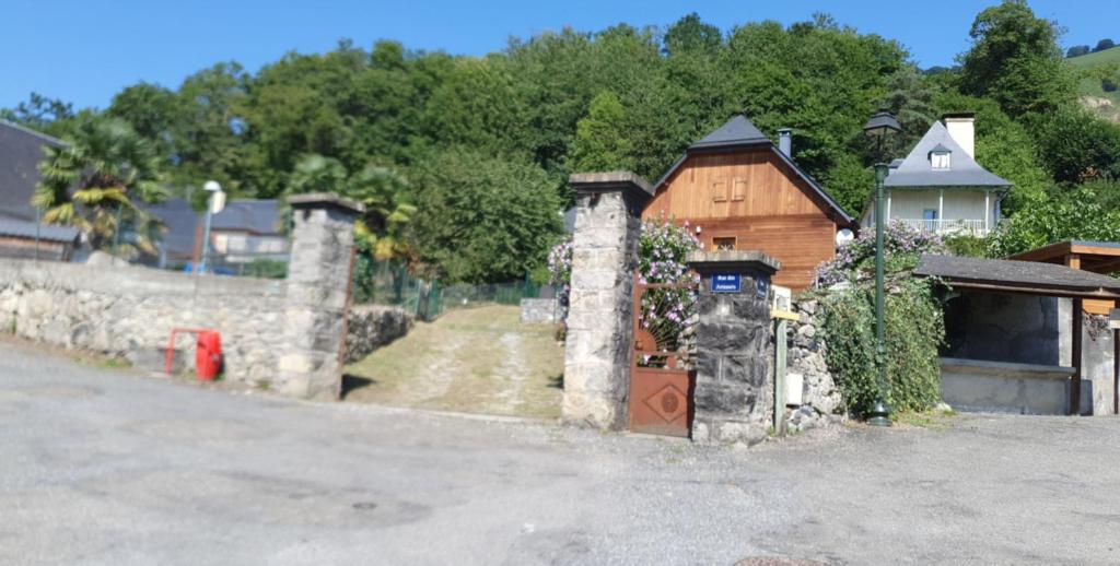 Budynek, w którym mieści się dom w stylu alpejskim