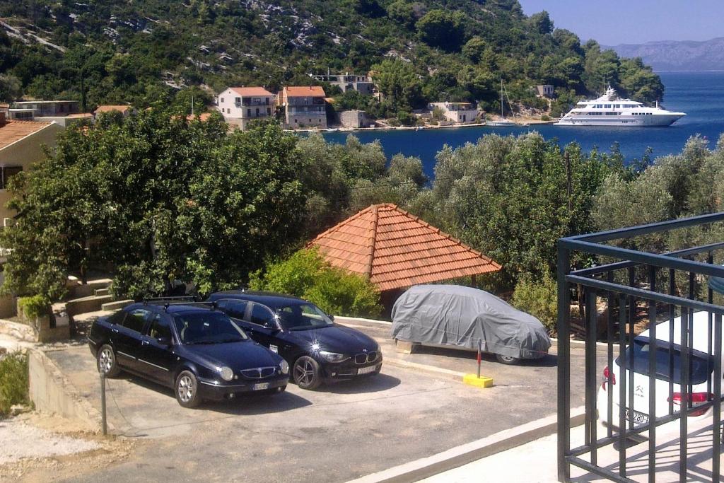 Zdjęcie z galerii obiektu Apartments by the sea Prozurska Luka, Mljet - 9446 w mieście Prožura
