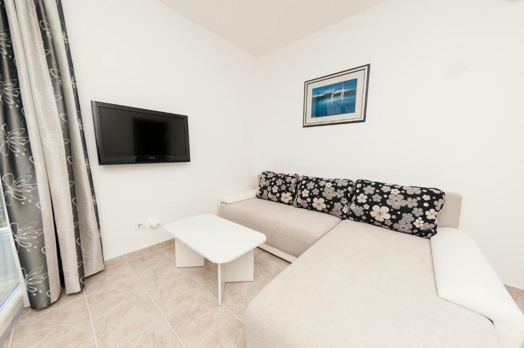 Zdjęcie z galerii obiektu Apartments by the sea Prozurska Luka, Mljet - 9446 w mieście Prožura