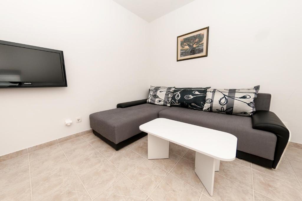Zdjęcie z galerii obiektu Apartments by the sea Prozurska Luka, Mljet - 9446 w mieście Prožura