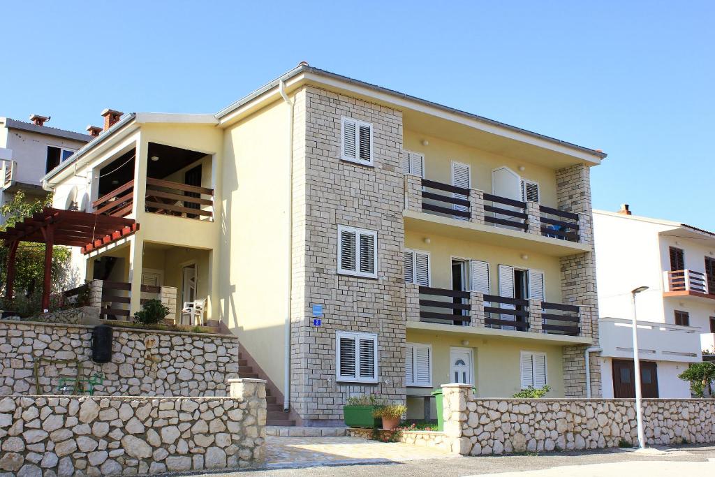 Budova, v ktorej sa apartmán nachádza