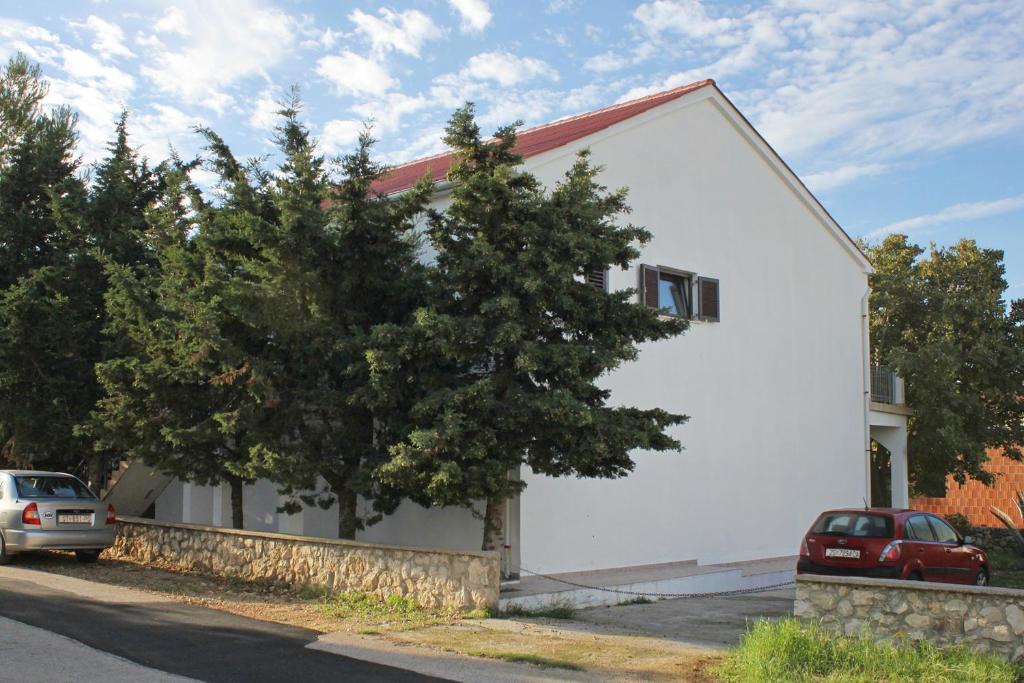Apartments with a parking space Novalja, Pag - 9359 - Housity