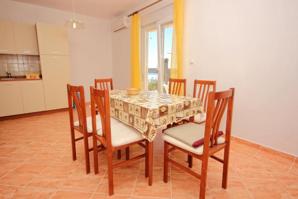 Fotografie z fotogalerie ubytování Apartments by the sea Vlasici, Pag - 9324 v destinaci Vlašići