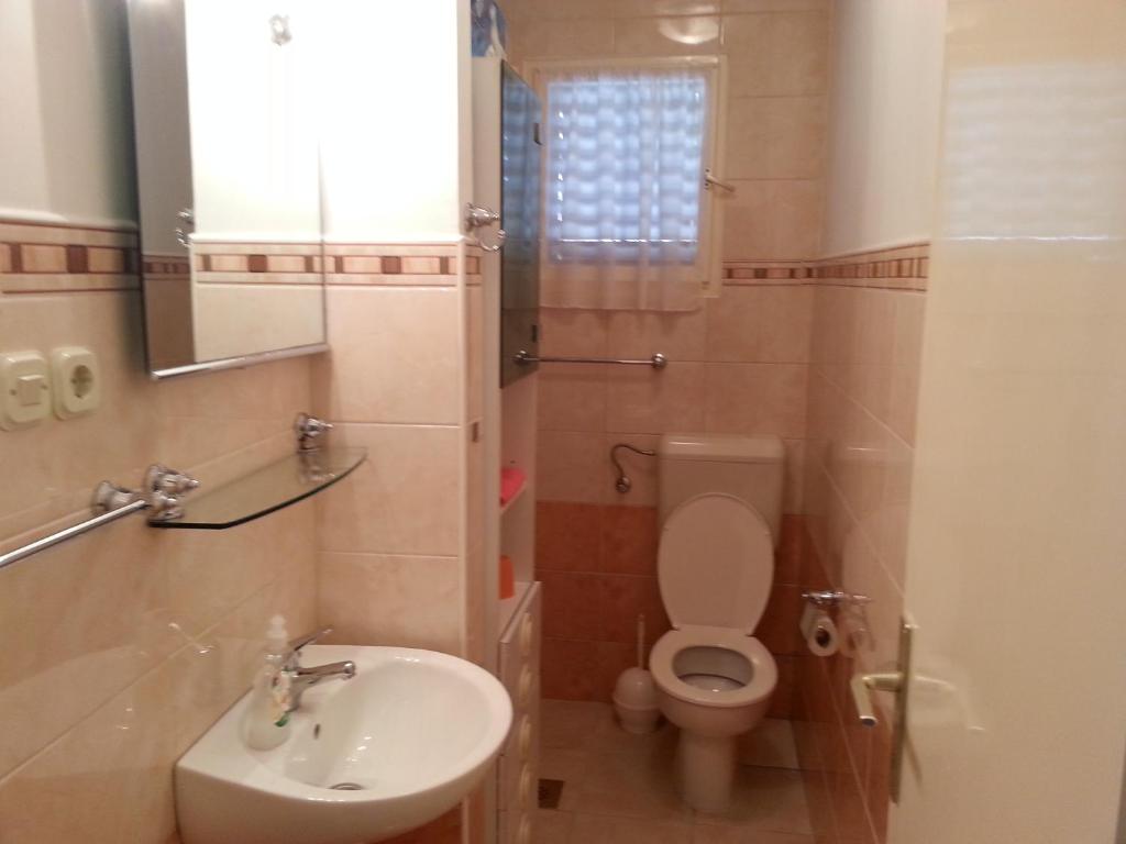 Kúpeľňa v ubytovaní Apartments by the sea Okrug Gornji, Ciovo - 9469