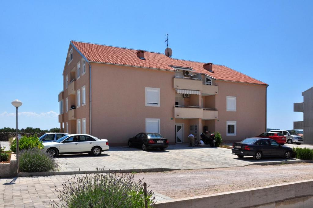 Apartments with parking space Vodice - 10022