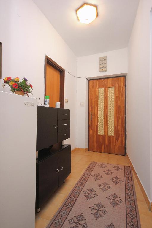TV a/nebo společenská místnost v ubytování Apartments with a swimming pool Zubovici, Pag - 9365