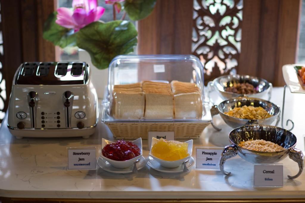 True Siam Rangnam Hotel - Resim 9