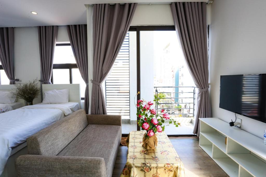 O zonă de relaxare la POOL Seaview - 4A - -Blue Sea- Balcony- Bathtub