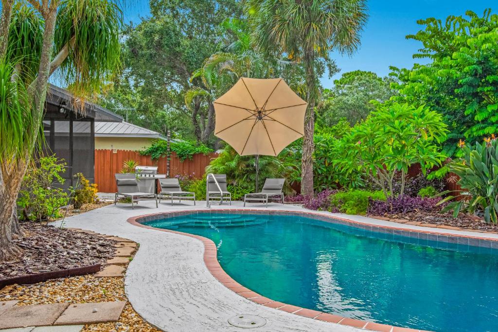 Your private tropical paradise with heated pool!, Sarasota (updated